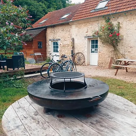 Chez Tombivouac Villa Pierrefonds Exterior photo